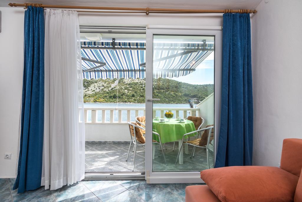 Apartments Mirko Vinisce Bilik gambar