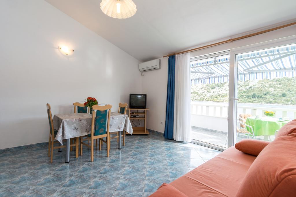 Apartments Mirko Vinisce Bilik gambar