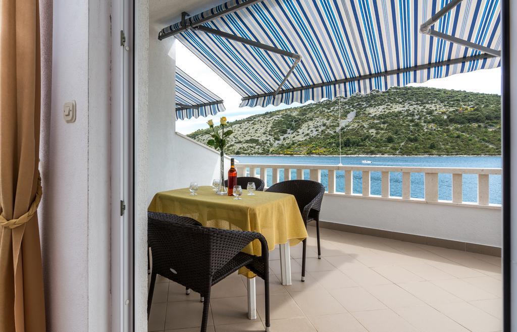 Apartments Mirko Vinisce Bilik gambar
