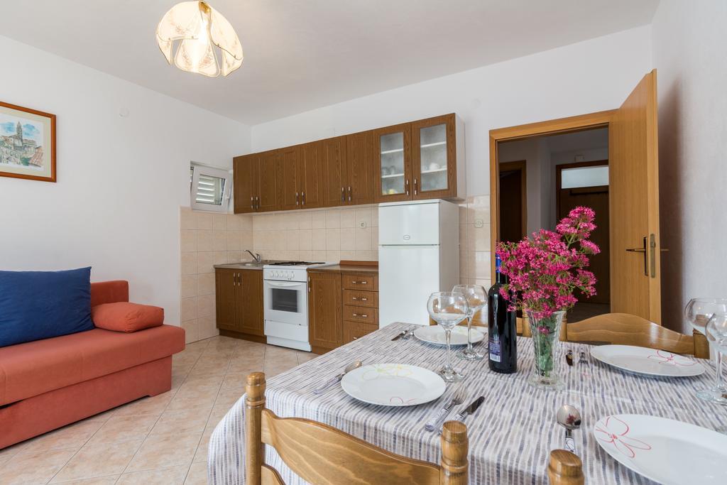Apartments Mirko Vinisce Bilik gambar