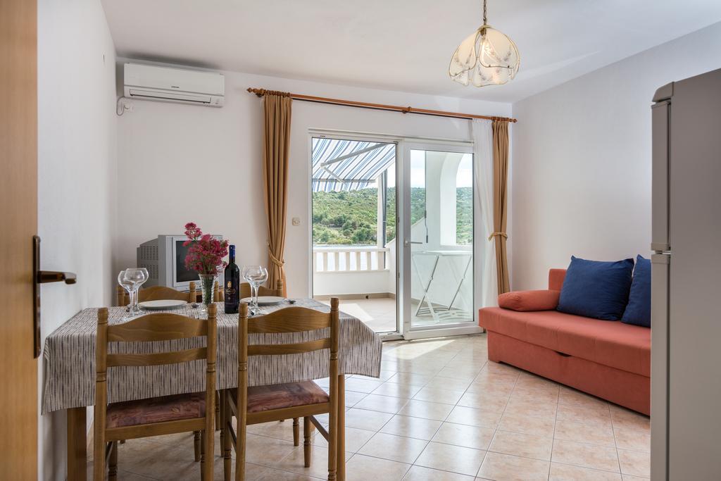 Apartments Mirko Vinisce Bilik gambar